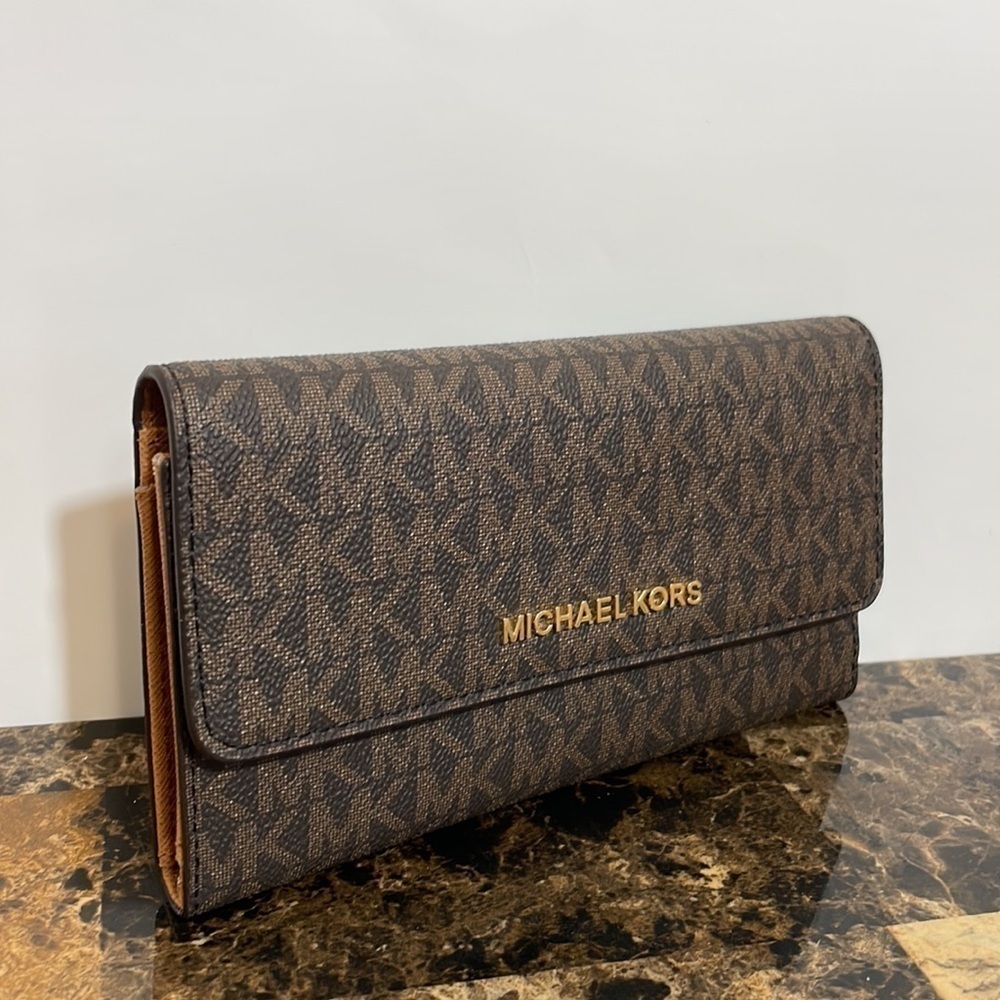 Michael Kors Jet Set Travel trifold Brown Acorn wallet